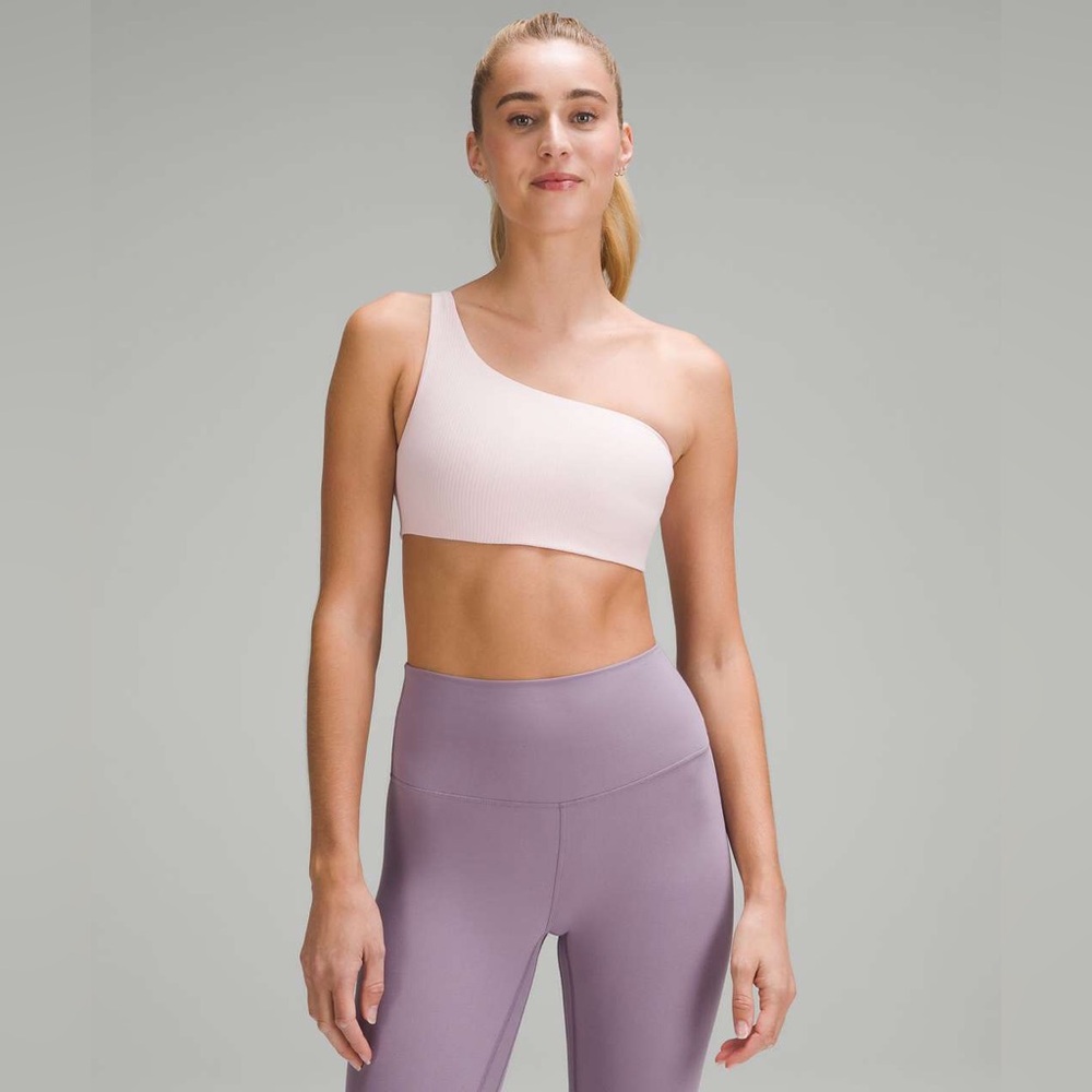 D - Lululemon Ribbed Nulu Asymmetrical Yoga Bra *Light Support, A/B Cup